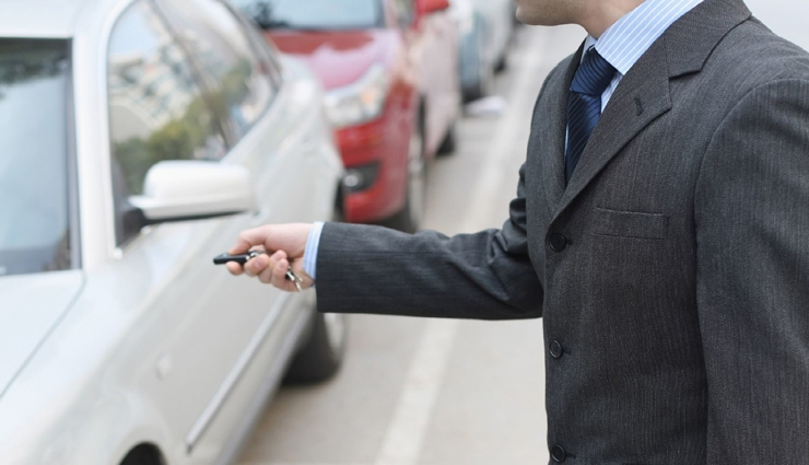 यहां लोगों को नहीं होता कार चोरी होने का डर, छोड़ जाते हैं कार को खुली हुई 