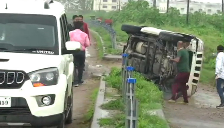 vikas dubey,stf car accident,kanpur police,yogi government,ujjain to kanpur,uttar pradesh,yogi adityanath,news