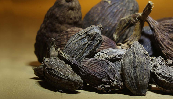 4 amazing benefits of black cardmom,beauty hacks from black cardamom,black cardmom,beauty benefits of caradamom