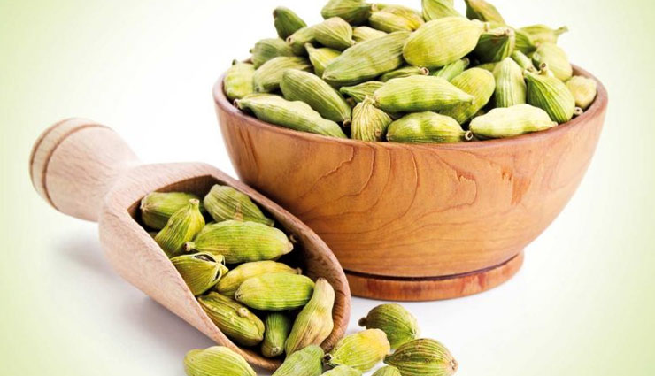 व्यंजन का स्वाद बढाने वाली इलायची, कई समस्याओं से दिलाती है निजात