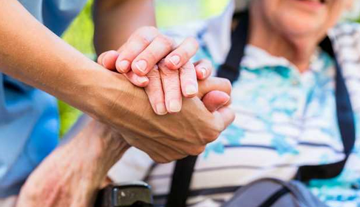 Hiring a Caregiver for Your Parents? Ask These 7 Questions Before Making Up Your Mind