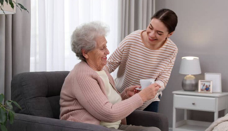 in-home caregiver issues,caregiver challenges,elderly care problems,managing caregivers,caregiver communication,caregiver punctuality,phone usage caregivers,dementia care frustrations,senior engagement,caregiver care plans