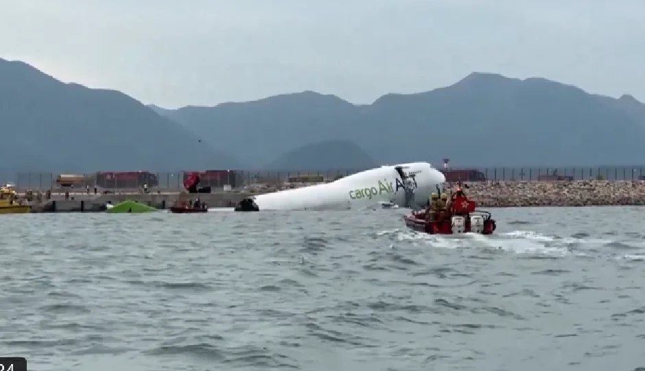 दुबई से हांगकांग जा रहा कार्गो विमान समुद्र में गिरा, दो लोगों की मौत — जांच जारी