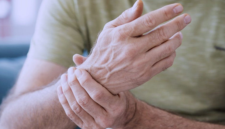11 Home Remedies To Treat Carpal Tunnel Syndrome (CTS)
