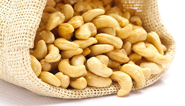 healthy living,health hazards of eating cashewnuts,cashewnuts,dry fruits,negative effect of eating cashew