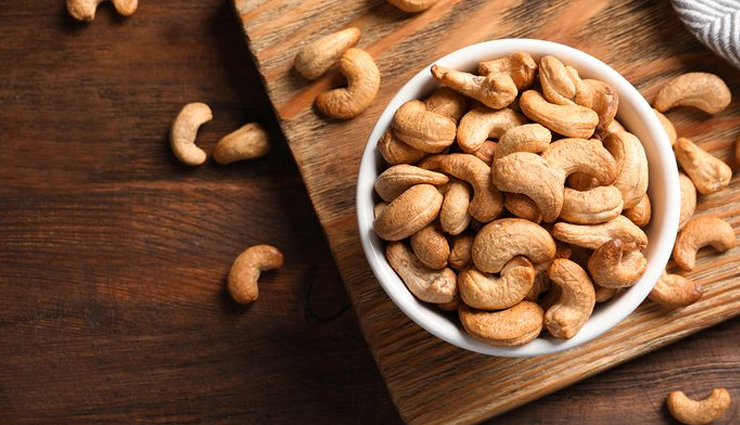 6 Side Effects of Consuming Too Many Cashew Nuts