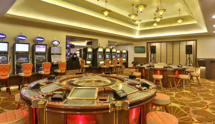 Casino tables and games