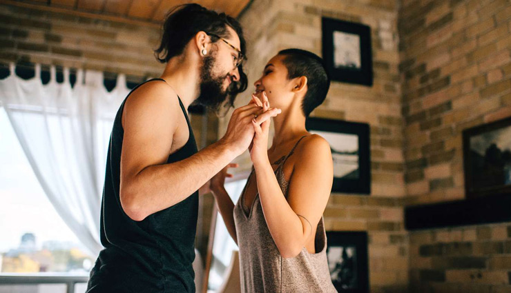 9 Signs You are Going from Casually Dating to an Official Relationship