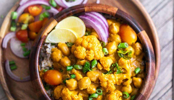 Recipe- Delicious Cauliflower Curry With Chickpeas and Peas
