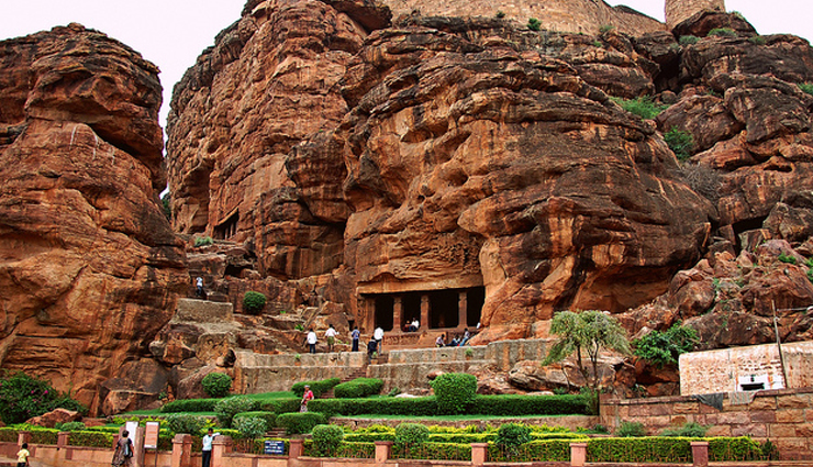 famous caves to visit in india,oldest caves,caves in india,badami caves,karnataka,ajanta and ellora,maharashtra,amarnath cave,jammu,and kashmir,bagh caves,madhya pradesh,belum caves,andhra pradesh,krem liat prah,meghalaya,jogimara caves,chhattisgarh,elephanta caves,maharashtra