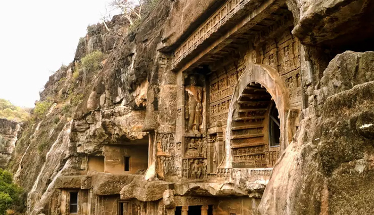 famous caves to visit in india,india,caves in india,krem liat prah,meghalaya,bagh caves,madhya pradesh,barabar caves,bihar,varaha caves,tamil nadu,ajanta caves,maharashtra