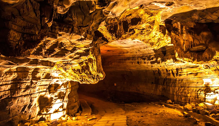 famous caves to visit in india,oldest caves,caves in india,badami caves,karnataka,ajanta and ellora,maharashtra,amarnath cave,jammu,and kashmir,bagh caves,madhya pradesh,belum caves,andhra pradesh,krem liat prah,meghalaya,jogimara caves,chhattisgarh,elephanta caves,maharashtra