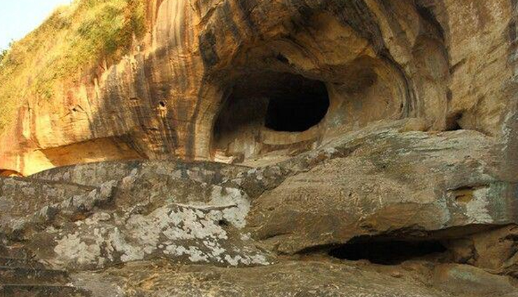 famous caves to visit in india,oldest caves,caves in india,badami caves,karnataka,ajanta and ellora,maharashtra,amarnath cave,jammu,and kashmir,bagh caves,madhya pradesh,belum caves,andhra pradesh,krem liat prah,meghalaya,jogimara caves,chhattisgarh,elephanta caves,maharashtra