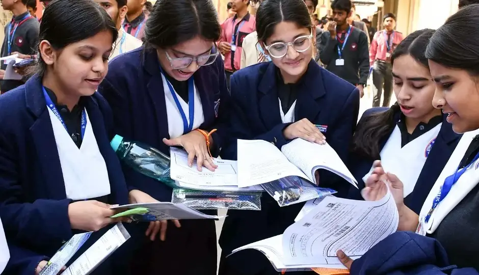 12वीं री-इवैल्यूएशन पर CBSE का बड़ा बयान, OSM मार्किंग विवाद के बीच नंबर बढ़ने पर छात्रों को मिलेगा रिफंड