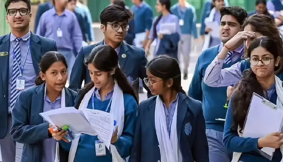 CBSE 12वीं रिजल्ट और ऑन-स्क्रीन मार्किंग पर विवाद गहराया, बोर्ड ने दी सफाई; कम अंकों को लेकर छात्रों में नाराजगी