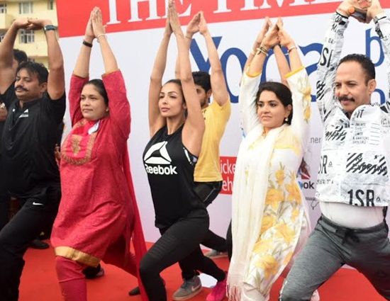 अंतर्राष्ट्रीय योग दिवस के रंग में रंगा बॉलीवुड