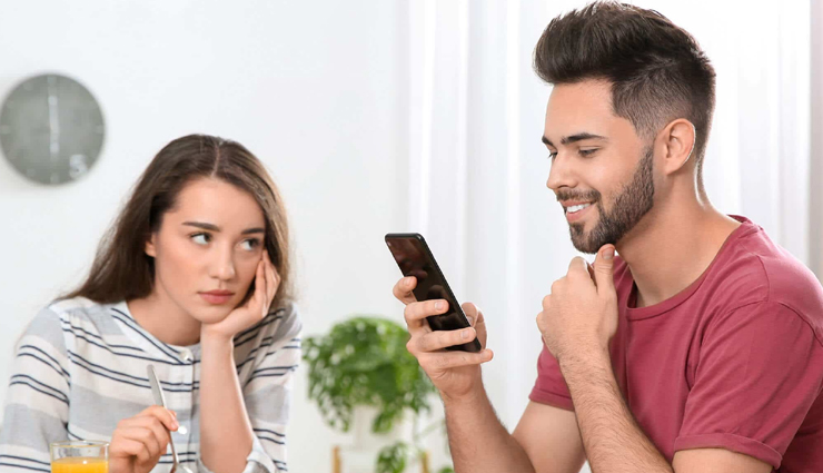 cell phone rules for couples,guidelines for cell phone use in relationships,healthy cell phone habits for couples,setting boundaries for cell phone use in relationships,digital etiquette for couples,best practices for cell phone use in relationships,managing cell phone use in relationships,using cell phones in a healthy way in relationships,cell phone boundaries for healthy relationships,tips for healthy cell phone use in relationships