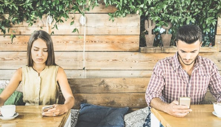 cell phone rules for couples,guidelines for cell phone use in relationships,healthy cell phone habits for couples,setting boundaries for cell phone use in relationships,digital etiquette for couples,best practices for cell phone use in relationships,managing cell phone use in relationships,using cell phones in a healthy way in relationships,cell phone boundaries for healthy relationships,tips for healthy cell phone use in relationships