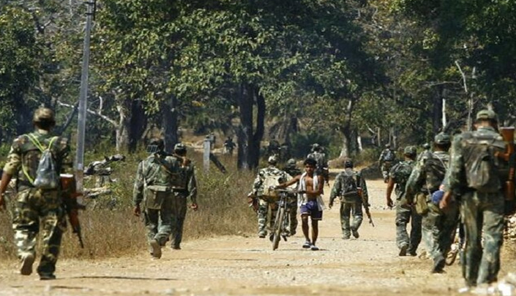 छत्तीसगढ़ शपथग्रहण से पहले हुआ नक्सलियों का हमला, एक जवान शहीद, एक घायल