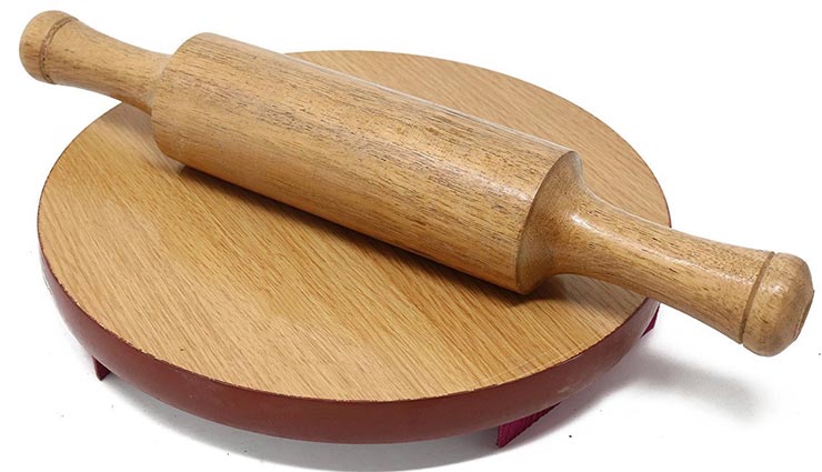 आपको सुखी और धनवान बना सकता हैं चकला-बेलन, रखें इन बातों का ध्यान