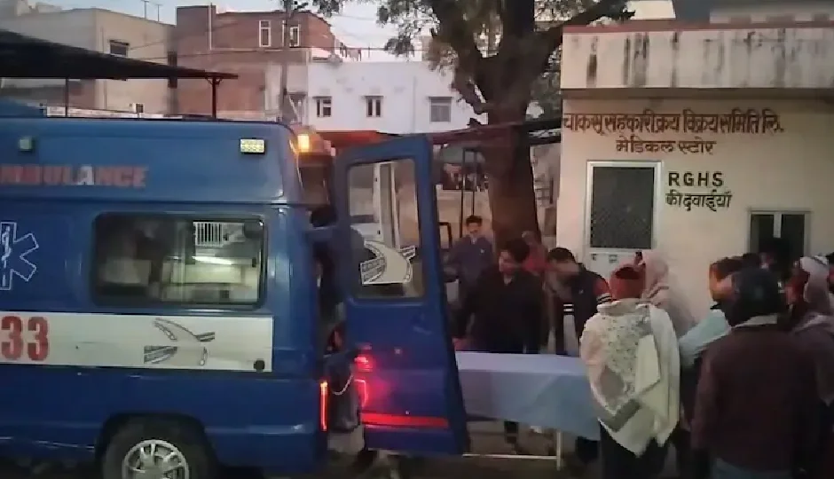 चाकसू में NH-52 पर जबरदस्त टक्कर, ट्रेलर से भिड़ी कार, महिला सहित 5 की जान गई