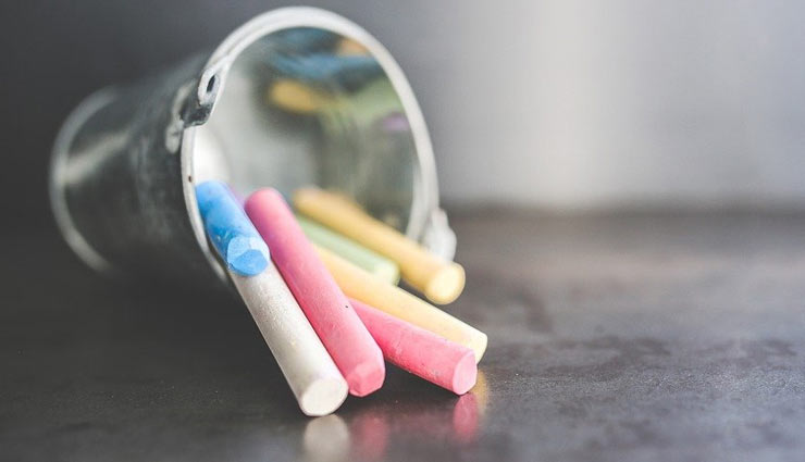 चॉक की मदद से यूँ मिनटों में पाए जिद्दी दाग-धब्बों से छुटकारा chalk uses,chalk remove stains,chalk remove spots,chalk removes odor,chalk,household tips,home decor