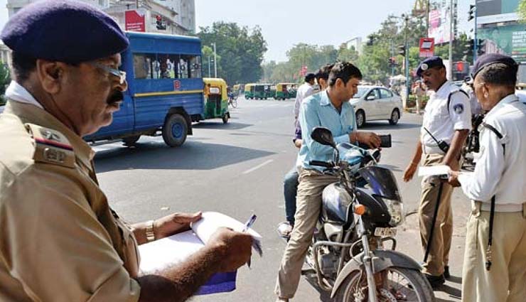 अब घर बैठे जमा करे ट्रैफिक चालान, जाने इससे जुड़ी हर बात