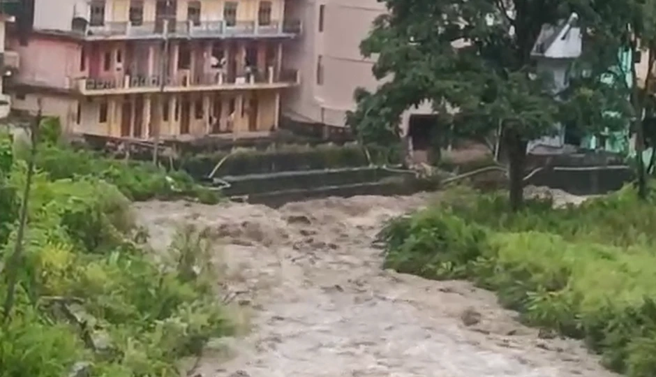 उत्तराखंड: चमोली में बादल फटने से आपदा, कई लोग फंसे; रेस्क्यू ऑपरेशन जारी