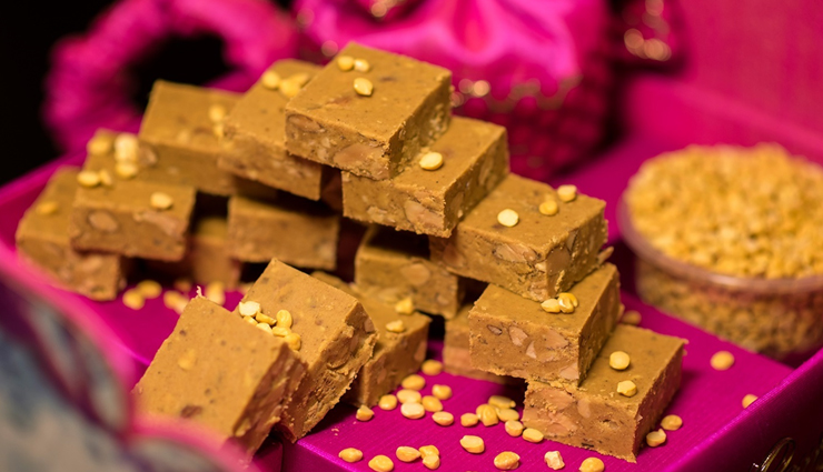 Diwali 2021 : त्यौहार पर करें चना दाल बर्फी से मुंह मीठा, कम मेहनत में होगी तैयार #Recipe