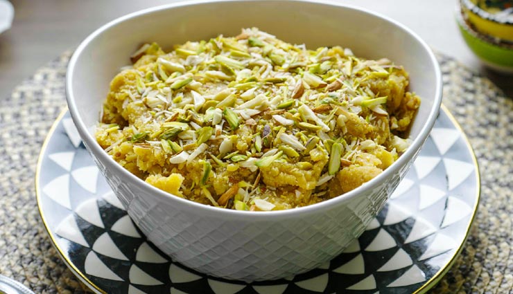 Ganesh Chaturthi 2021 : बप्पा के भोग में बनाए लाजवाब चना दाल हलवा #Recipe