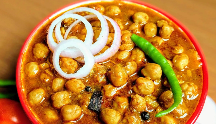 Recipe- Spicy Chole Masala With Coriander and Mint Leaves