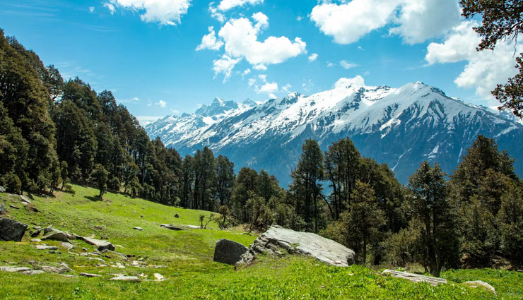 trekking trails in manali,best treks in manali,manali trekking adventure,beas kund trek,bhrigu lake trek,hampta pass trek,deo tibba trek,chanderkhani pass trek,prashar lake trek,sar pass trek,pin parvati trek,kheerganga trek,malana village trek,himachal pradesh treks,manali adventure tours