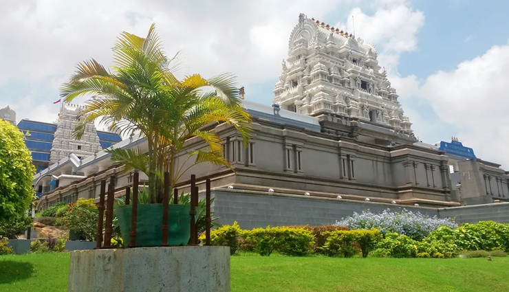 chandigarh,places to visit in chandigarh,tourist attraction in chandigarh,zakir hussain rose garden,iskcon temple,sector 17 market,sukhna lake,hops n grains,rock garden