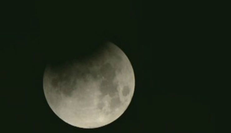 149 साल बाद दुनिया एक महासंयोग की गवाह बनी, कई देशों में दिखा चंद्रग्रहण, देखे अद्भुत तस्वीरें