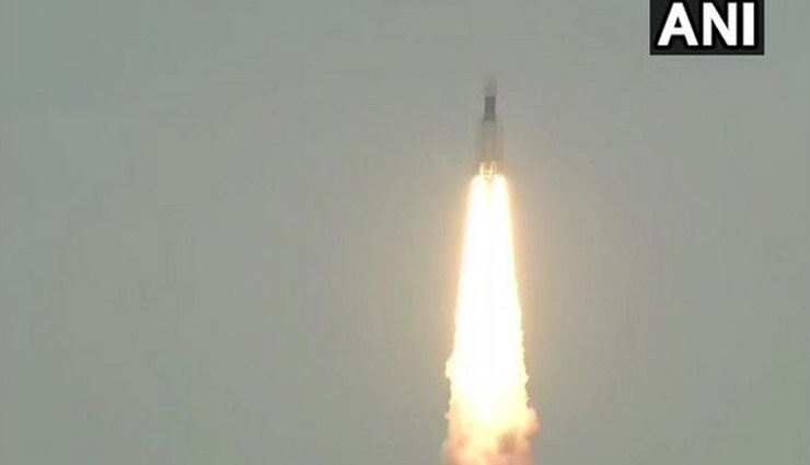 बड़ी उपलब्धि : सफलतापूर्वक चांद की कक्षा में स्थापित हुआ Chandrayaan-2