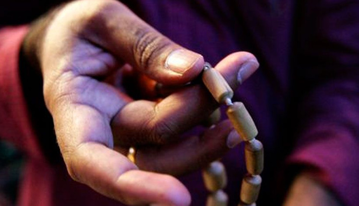 chanting gayatri mantra,benefits of gayatri manta,astrology tips