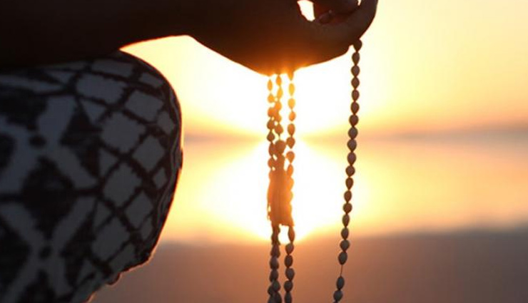 मन्त्रों के जाप के समय रखे इन चीजों का विशेष ध्यान वरना नहीं मिलेगा पूर्ण लाभ