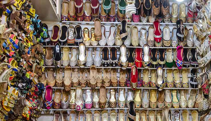 delhi shoe markets,affordable shoe shopping,trendy footwear in delhi,best shoe stores in delhi,budget-friendly shoe options,famous shoe markets in delhi,delhi shoe bazaars,fashionable shoes in delhi,cheap shoe shopping in delhi,top shoe destinations in delhi