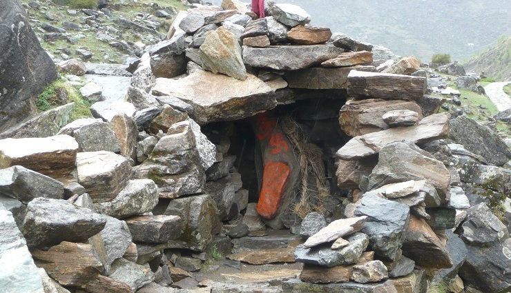 badrinath dham,spiritual tourism,natural wonders,himalayan mountains,hindu pilgrimage,religious tourism,char dham yatra,trekking in badrinath,mana village,alaknanda river,valley of flowers,auli ski resort,badrinath wildlife sanctuary,neelkanth peak,panch badri temples,hot springs in badrinath,brahma kapal,tapt kund,vasudhara falls,narad kund