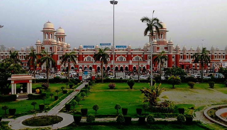 scenic railway stations in india,beautiful indian railway stations,aesthetic train stations to visit,architectural gems of indian railways,iconic railway stations in south asia,unique train station designs,historical railway stations in india,cultural significance of indian railway architecture,unesco heritage railway stations,picturesque train stations in different states
