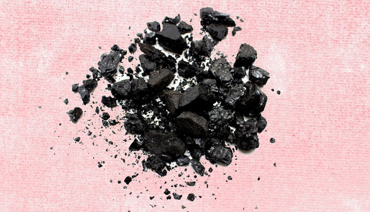 चारकोल की मदद से मिनटों में पा सकते है प्राकृतिक खूबसूरती, ले इन फेस मास्क की मदद