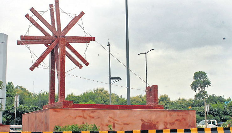 देश में तैयार हुआ दुनिया का सबसे बड़ा चरखा, किया गया 1250 किलोग्राम प्लास्टिक कचरे का इस्तेमाल