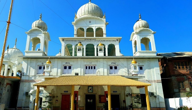 प्राकृतिक सुन्दरता के बूते धरती का स्वर्ग कहलाता है श्रीनगर, करवाता है मैदानी शहरों का अहसास, पर्यटकों की पहली पसन्द शिकारा srinagar tourist attractions,must-visit places in srinagar,top tourist spots srinagar,srinagar travel destinations,best places to visit in srinagar,srinagar sightseeing attractions,tourist hotspots srinagar,srinagar landmarks to see,things to do in srinagar for tourists,srinagar points of interest