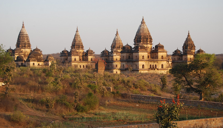 orchha,orchha tourist places,places to visit in orchha,madhya pradesh,chaturbhuj temple,raja ram temple,orchha fort is unique,holidays,travel,travel guide,india tourism