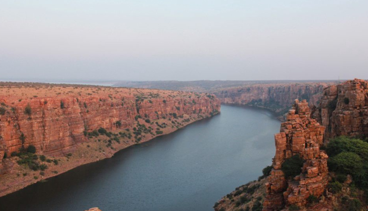 cheap places in india,places to explore under rs 1000,enjoy isolation at dandeli,camping under the starry sky in honnemardu,explore heritage & its grandeur at gandikota,discover the life of lamas in bylakuppe,wildlife experiences in kabini,amazing views to trek in kudremukh