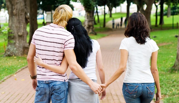 should i block my ex,block ex after breakup,emotional closure after breakup,breakup recovery tips,blocking ex on social media,breakup and social media,moving on from ex,digital breakup advice,when to block your ex,emotional healing,cutting off ex,letting go of past relationships