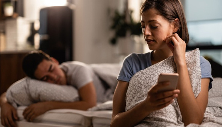 signs of a troubled relationship,building trust in a marriage,healthy relationship communication,coping with relationship issues,signs of marital problems,rebuilding trust after infidelity,effective communication in relationships,strengthening emotional intimacy,signs of a healthy marriage,maintaining trust in a relationship