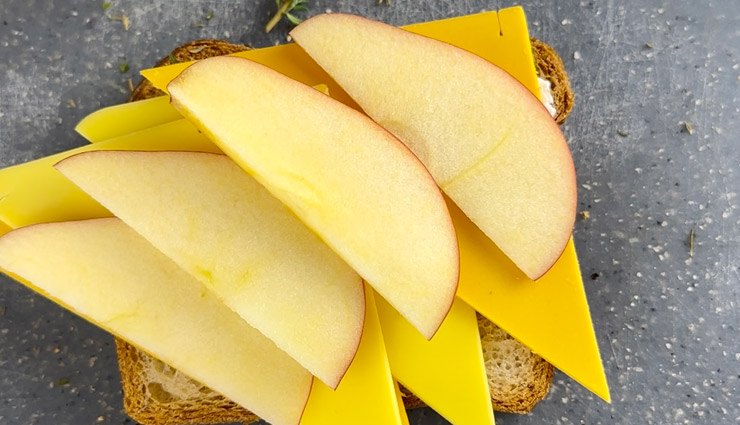 healthy road trip snacks,best snacks for road trips,nutritious snacks for traveling,cheese and apple slices,roasted chickpeas,shelled pistachios,granola bars,makhana snacks,homemade trail mix,sprout salad,energy balls,pumpkin seeds,hard-boiled eggs