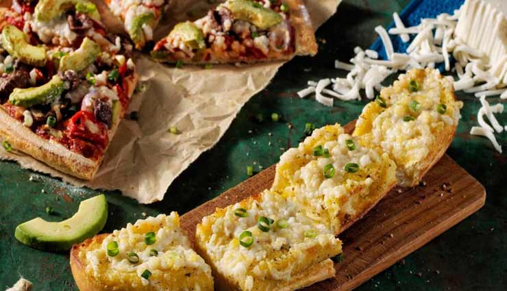 घर पर ही बनाए रेस्टोरेंट जैसी चीज गार्लिक ब्रेड, वो भी बिना ओवन #Recipe