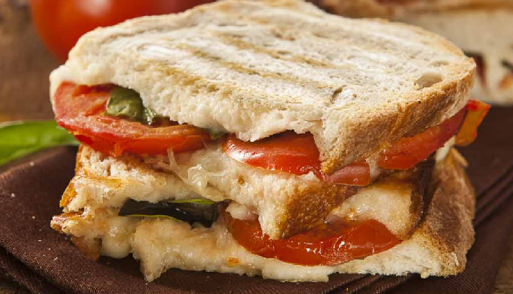 रोजाना एक जैसे नाश्ते से ऊब गए हैं तो ट्राई करें चीज टोमैटो सैंडविच, टेस्ट में हिट है ये डिश #Recipe